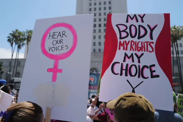 Abortion service, reproductive justice. Womens march rights, abortion body choice, gender and feminism. Protect roe. Los Angeles, USA - May, 14, 2022. — Stock Photo, Image