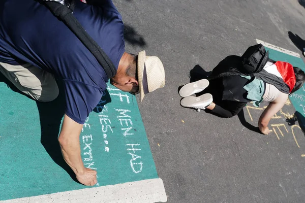 Woman march. Bans off abortion service, reproductive justice. Womens rights, abortion body choice. Protect roe. Los Angeles, USA - May, 14, 2022. — стоковое фото