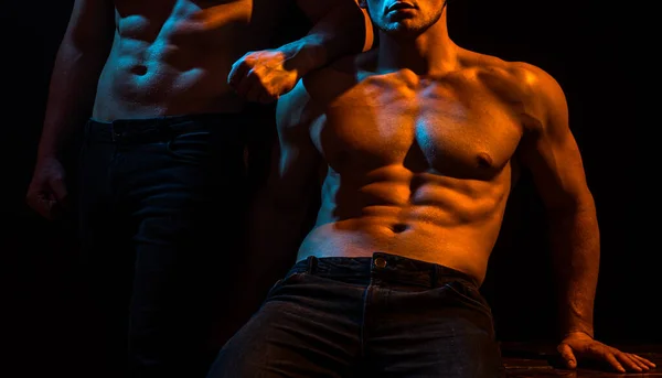 Handsome sexy nude man. Геи мускулистое тело. Соблазнительный гей. Голое тело, обнаженный мужчина. Sexy naked torso, six pack abs. — стоковое фото