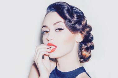 Mükemmel deri portresi olan güzellik merkezi kadını. Güzel model kız yüzü.