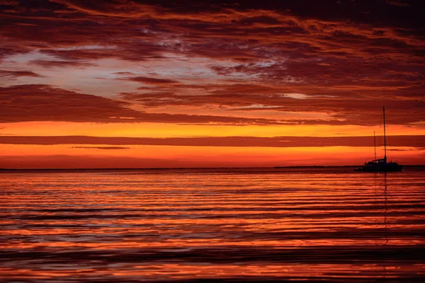 Panoramic sea ocean sunrise. Seascape on sunrise over sea. Nature landscape. Beautiful cloudscape over the sea, sunrise shot. — Foto Stock