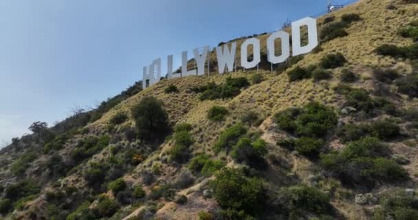 HOLLYWOOD, CALIFORNIA - MAY 14, 2022. Hollywood Sign. Famous Hollywood Sign in Los Angeles, California. — Stockvideo