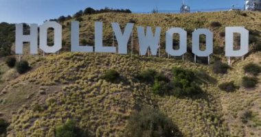 Hollywood, California - 14 Mayıs 2022. Hollywood tabelası. Los Angeles, Kaliforniya 'da Ünlü Hollywood Tabelası.