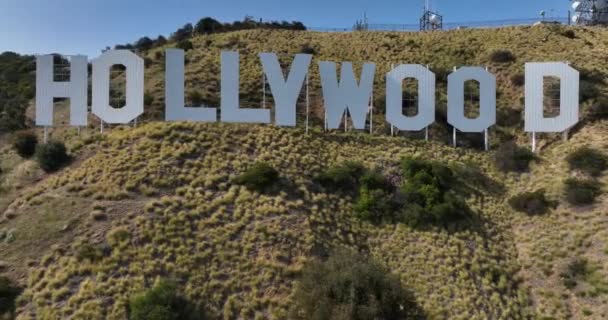 HOLLYWOOD, CALIFORNIA - MAY 14, 2022. Hollywood Sign. Famous Hollywood Sign in Los Angeles, California. — Stockvideo