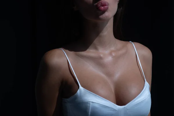 Close up sexy boobs, breast tits. Beautiful woman body, sexy female boobs. Women with large breasts. Naked woman, nude girl, sensual female. — 图库照片