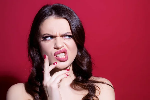 Emotional angry woman, upset girl. Screaming, hate, rage. Pensive woman feeling furious mad and crazy stress. — Stock Photo, Image