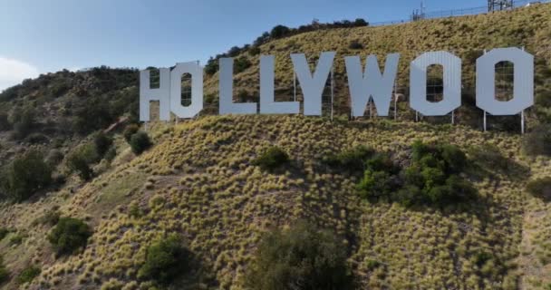 HOLLYWOOD, KALIFORNIEN - 14. Mai 2022. Berühmtes Hollywood-Zeichen in Los Angeles, Kalifornien. Hollywood-Zeichen in Mount Lee in LA. — Stockvideo