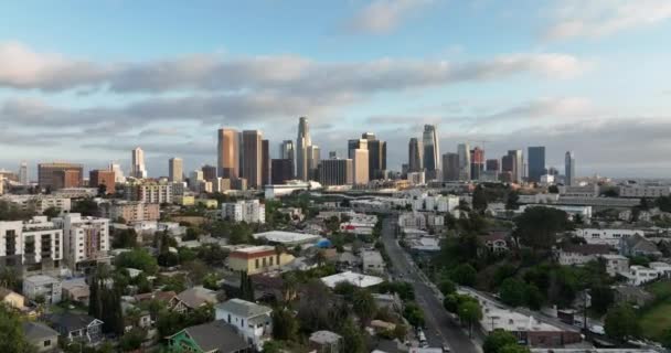 로스앤젤레스 다운타운. 캘리포니아 주제 LA 배경. 로스 엔젤 로스 시티 센터. 드론으로 LA 를 비행하고 촬영했다.. — 비디오