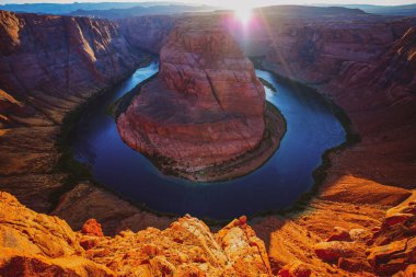 Grand Canyon 'daki Horseshoe Bend' de. Arizona Horseshoe Virajı Büyük Kanyon 'da.