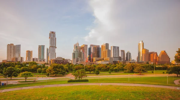 Austin Texas Travis com Cityscape Skyline Downtown no verão. — Fotografia de Stock