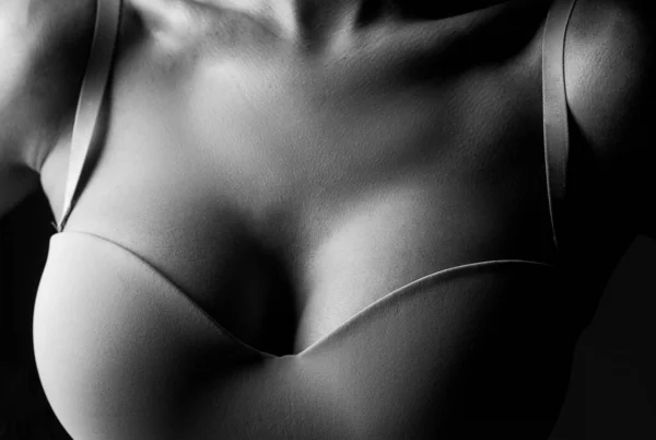 Women with large breasts. Sexy breas, boobs in bra, sensual tits. Beautiful slim female body. Lingerie model. Closeup of sexy female boob in bra. — Stockfoto