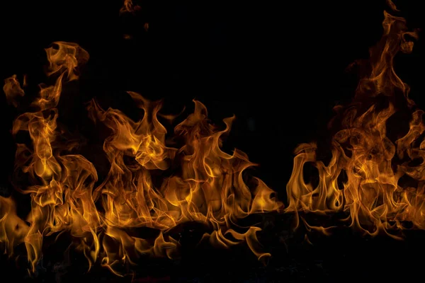 Llamarada llama de fuego ardiente sobre fondo de textura de arte. —  Fotos de Stock