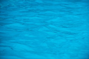 Yüzme havuzunda su, yüksek çözünürlüklü arka plan. Dalga soyut veya dalgalı su dokusu.