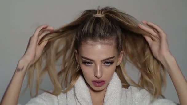 Woman Close Face Girl Bathrobe Pulls Her Hair Tail Close — Stock Video