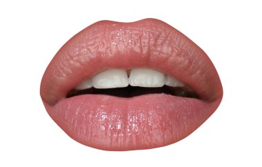 Seksi şehvetli ağız. Mükemmel bir kadın ağzı. Kapatın. Sağlıklı beyaz dişler