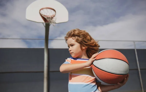 Söta Barn Som Leker Basket Basket Barn Träning Spel Aktiva — Stockfoto