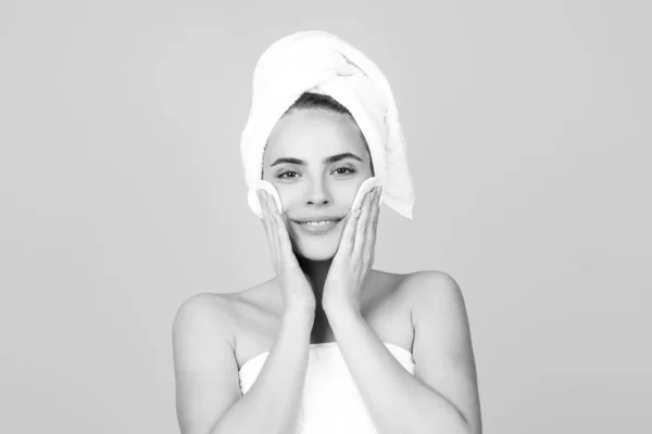 Tratamiento Facial Cosmetología Belleza Spa Chica Aplicar Crema Para Cuidado —  Fotos de Stock