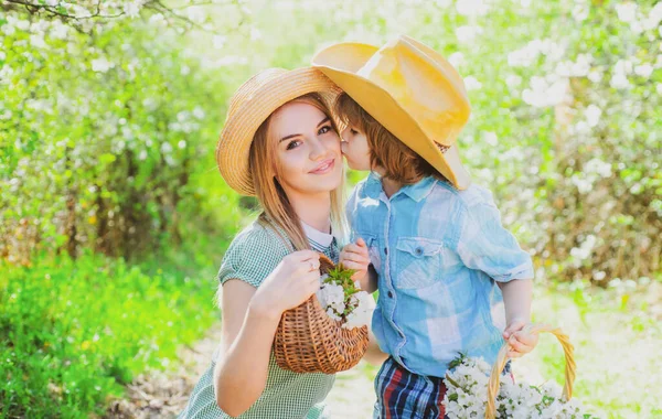 Happy Mother Son Basket Blossom Wildflowers Family Mom Kid Sitting — Stock Photo, Image