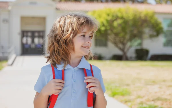 Kleine Jongen Zijn Eerste Dag Amerikaanse School Begrip Basisonderwijs — Stockfoto