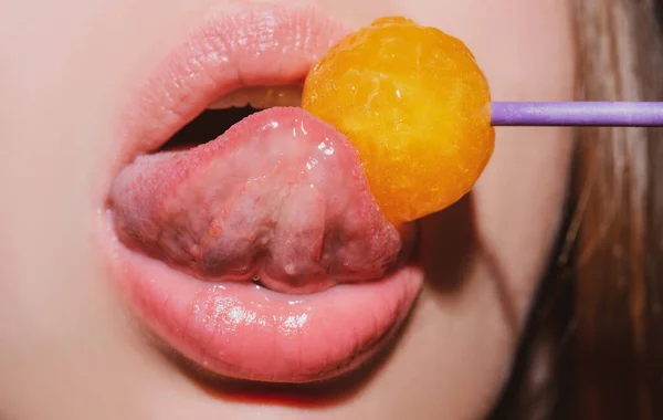 Klubba Munnen Närbild Vacker Flicka Mun Med Lolli Pop Glänsande — Stockfoto