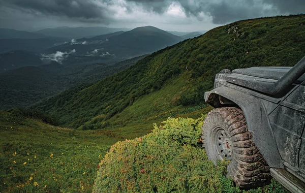 Carro Jipe Road Estrada Cascalho Ruim Viagem Road Montanha Offroad — Fotografia de Stock