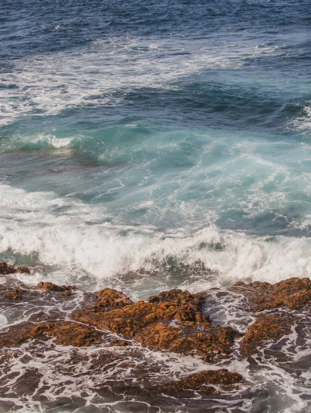 Havet Kolliderar Med Stenarna Och Sanden Strand Havsvågor Frans Linje — Stockfoto