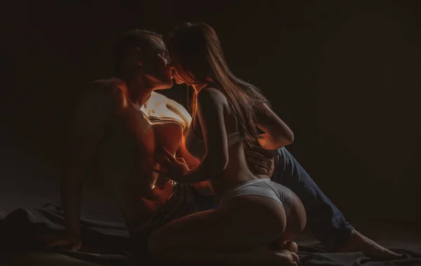 Yashirin kamerada rus gey jinsiy aloqasini tomosha qiling