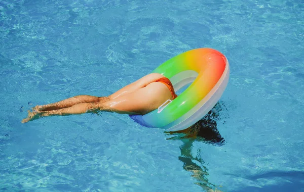 Sexy Summer Vacation Gorgeous Young Woman Posing Bikini Pool Female — Foto Stock