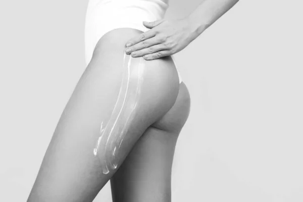 Slim Womans Legs Cosmetic Cream Woman Buttocks Clean Soft Skin — 스톡 사진