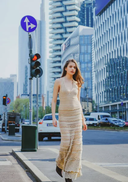 Moda Calle Mujer Caminando Por Las Calles Milán — Foto de Stock