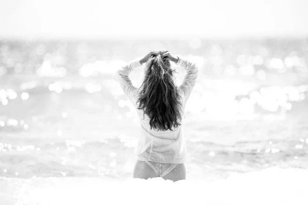 Young Girl Feels Happy Sea Vogue Fashion Style Portrait Summer — Stock Photo, Image