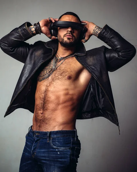 Homem Brutal Rosto Sério Modelo Masculino Bonito Conceito Poder Dos — Fotografia de Stock