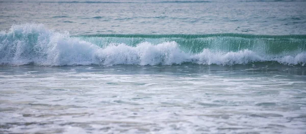 Panorama Van Tropisch Oceaanwater Zee Golven Kalm Water Oceaanachtergrond Panoramisch — Stockfoto