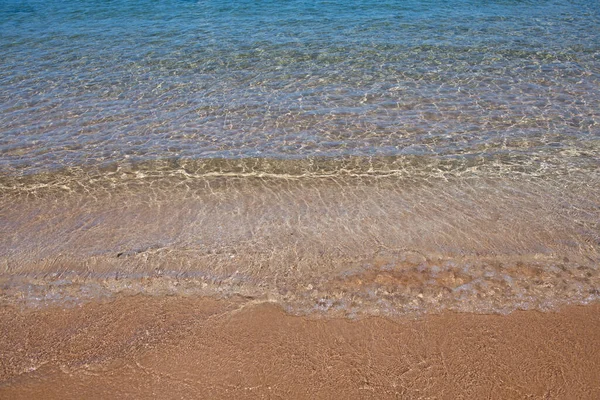 海的背景 热带夏季海滩的自然与阳光的光芒 带有复印空间的海水 暑假概念 — 图库照片