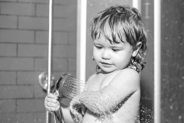 Dzieciak Dobrze Się Kąpie Małe Dziecko Biorące Kąpiel Zbliżenie Portret — Zdjęcie stockowe