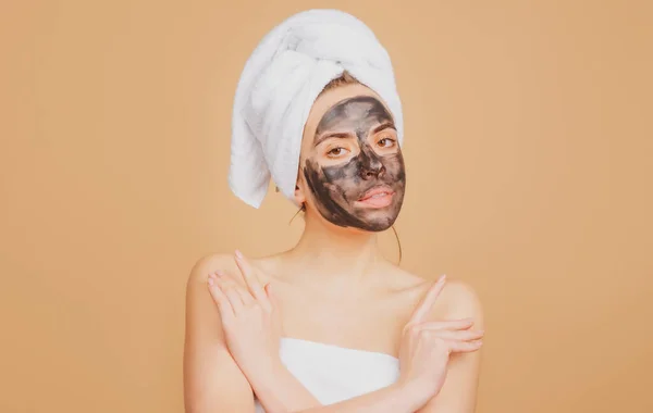 Woman spa mask half-face beauty concept. Mud facial mask, face clay mask spa. Beautiful woman with cosmetic mud facial procedure, spa health concept. Skin care beauty treatment