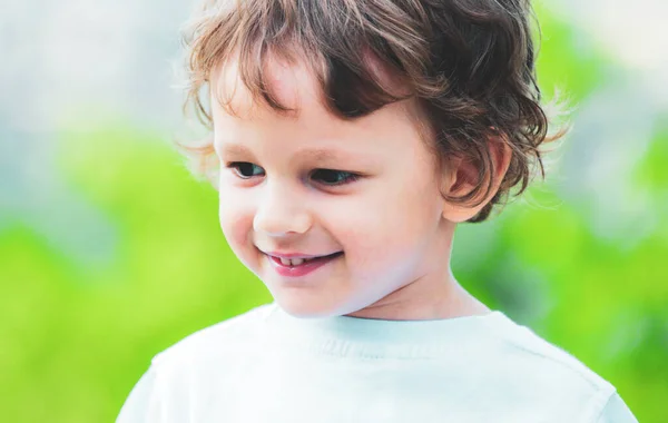 Niño Tiene Alegría Verano Día Internacional Los Niños Primer Plano — Foto de Stock