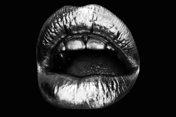 Überraschung Erstaunte Emotionen Goldener Lippenstift Nahaufnahme Lippen Mit Metall Make — Stockfoto