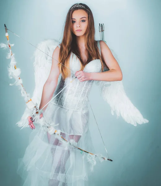 Schattige Kleine Vrouwelijke Cupido Schiet Een Strik Angel Kinderen Meisje — Stockfoto