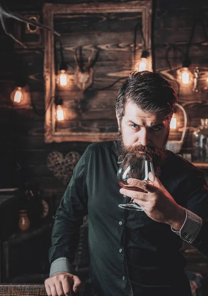 Retro Baru Opilý Muž Muž Alkoholem Doma Piják Muž Pije — Stock fotografie