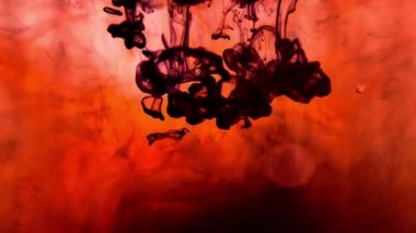 Su zemininde renkli boyalı mürekkep. Renklerin soyut tasarımı. Renk boyası karışımı. Çok renkli sıvı boya. Renk efektini kapat