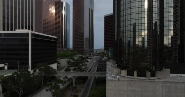 Los Angeles Downtown Arial Fly Drone Rascacielos Paisaje Urbano Los — Vídeo de stock