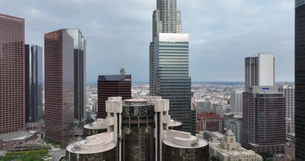 Luchtfoto Van Los Angeles Centrum Vliegen Door Drone Wolkenkrabbers Stadsgezicht — Stockvideo
