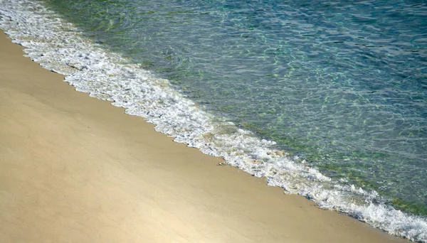 Zomer Strand Oceaan Golven Een Tropische Zee Met Diepblauwe Golven — Stockfoto