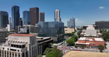 Los Angeles şehir merkezindeki gökdelenler, İHA ile Los Angeles 'a uçmak, en iyi hava manzarası. Los Angeles şehir merkezi. Los Angeles, CA, ABD, 10 Mayıs 2022