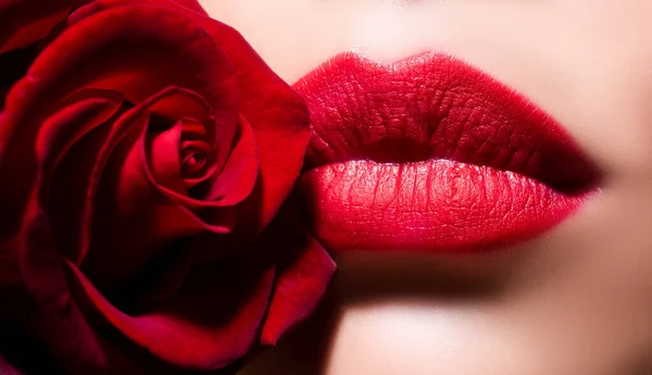 Szczegóły Makijażu Beauty Red Lips Szminka Bliska Piękne Usta Kobiety — Zdjęcie stockowe