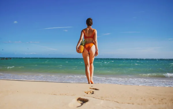 Woman Buttocks Pineapple Swimsuit Bikini Sand Sea — Stock Photo, Image