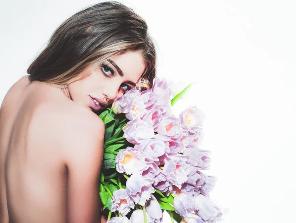 Vår Sexig Flicka Med Tulpaner Blommor Bukett Isolerad Vit — Stockfoto