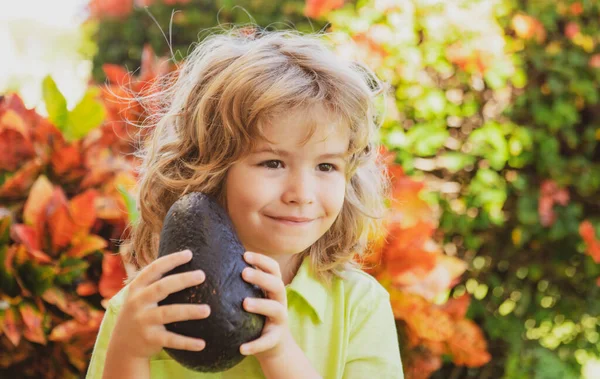 Kinderen Zomer Vitamine Klein Schattig Kind Met Avocado Vitamine Gezond — Stockfoto