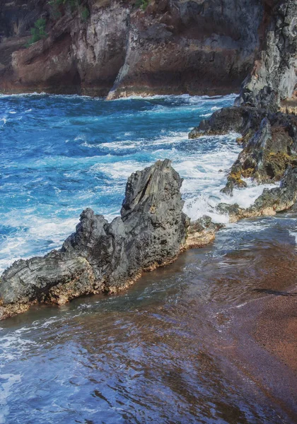 Θάλασσα Φόντο Ωκεανό Κύμα Συντρίβεται Στην Ακτή Βράχο Σπρέι Και — Φωτογραφία Αρχείου